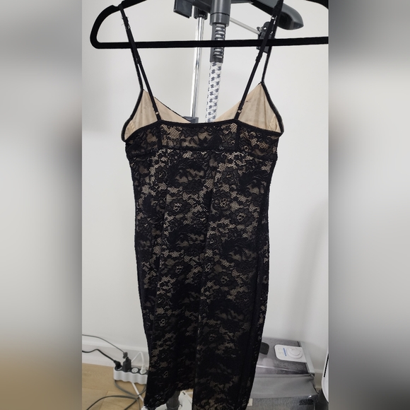 Wilfred bodycon lace dress - Picture 2 of 4